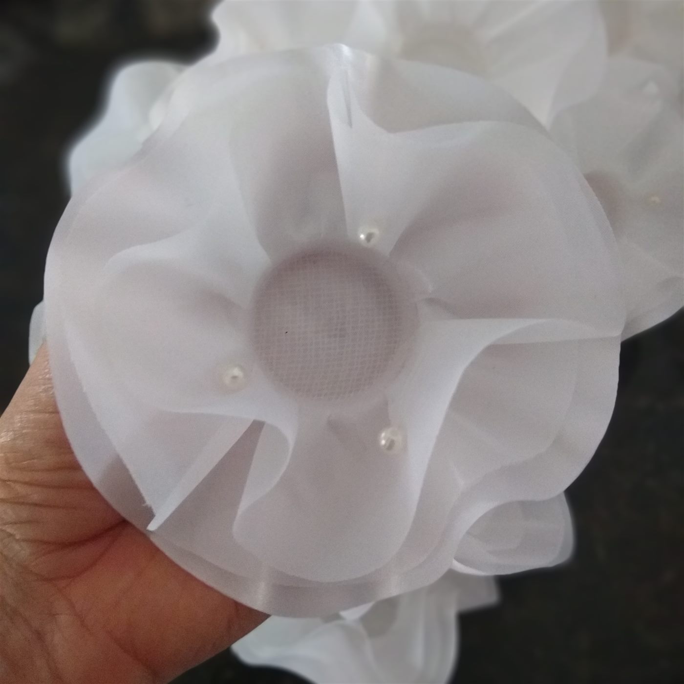 Forminha Saia de princesa no tecido vual com pérolas acabamento tela Escócia