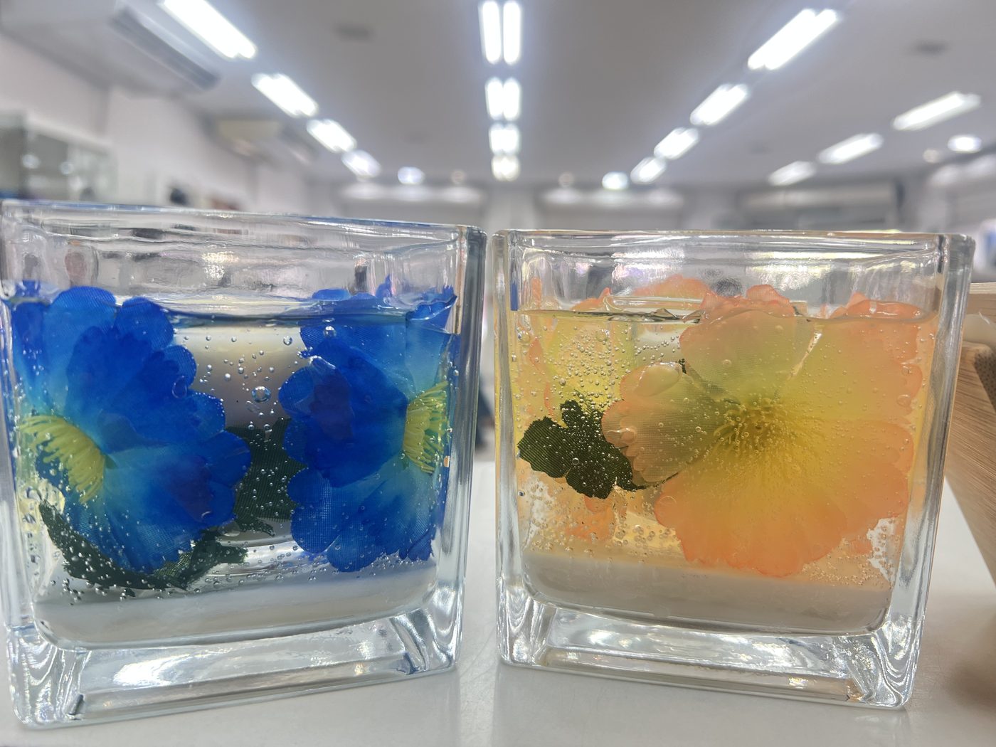 Vela luminária com parafina gel e flores desidratadas
