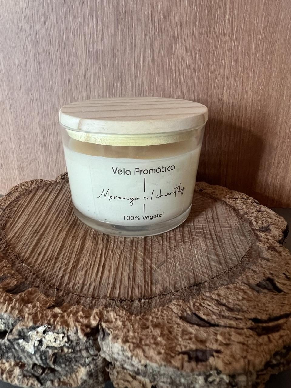 Pote com tampa de madeira, aroma morango com chantilly